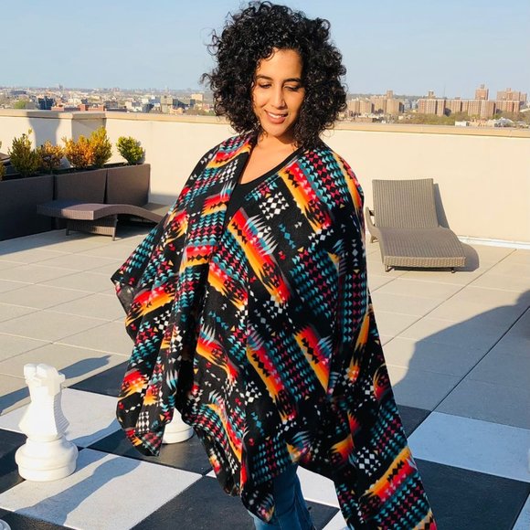 ZooFleece Black Southwestern Aztec Tribal Indian American Women’s Poncho Cape - Picture 4 of 5